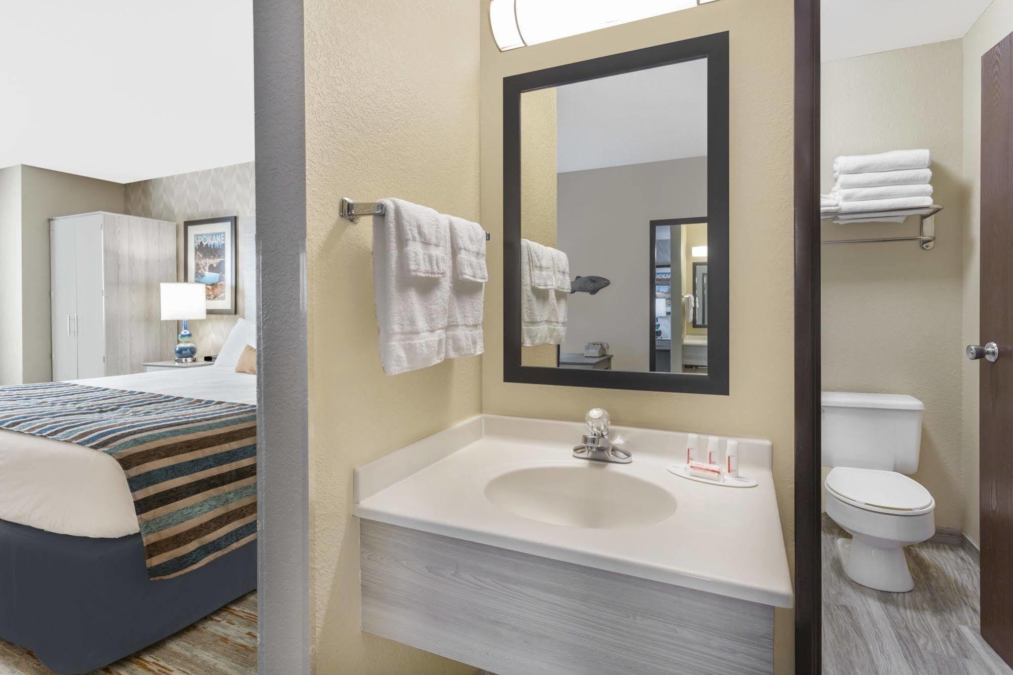 Silverstone Inn & Suites Spokane Valley Exteriör bild